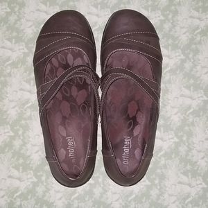 Vionic slip on shoes